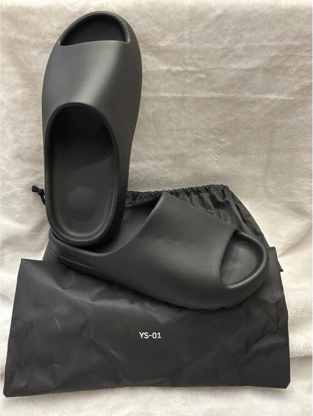 Yeezy Slides Onyx Black Men’s Size 10 Woman’s Size 11